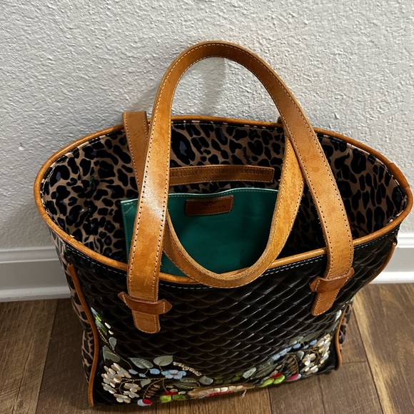 Consuela Ezzy Classic Tote - Picture 4 of 16